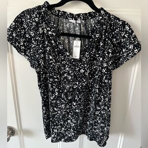 NWT Gap Splitneck Flutter Sleeve Top